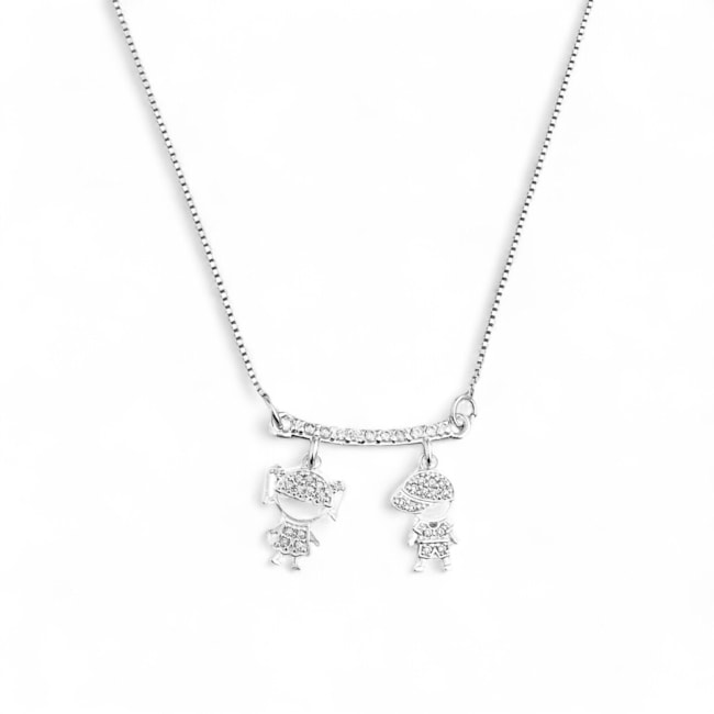 Gargantilha Branca Com Canga Menino e Menina Cravejados - 45cm