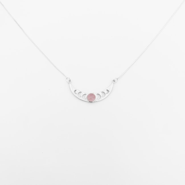 Gargantilha de Meia Lua com Fases da Lua e Quatzo Rosa - 40cm