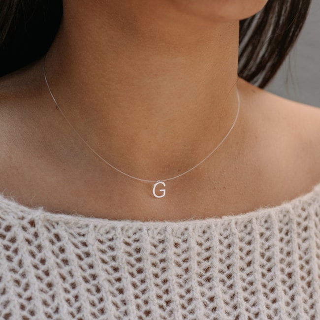 Gargantilha Fio de Nylon com Letra G em Laser - 40cm