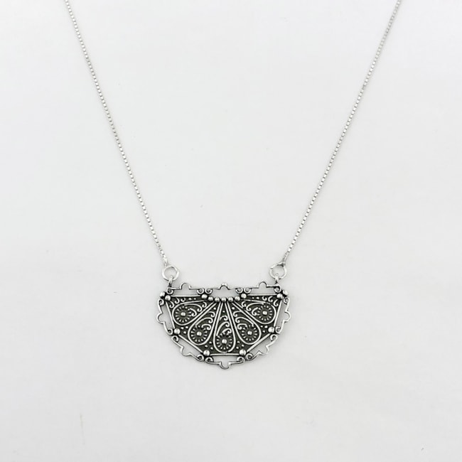 Gargantilha Meio Círculo Gotas e Arabescos  - 45cm