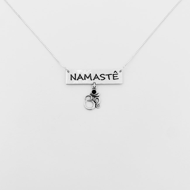 Gargantilha Namastê com Símbolo do Om com Ônix Resinado - 50cm