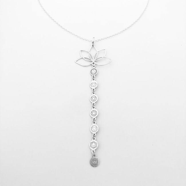 Gravatinha Flor de Lótus Vazada com Elementos - 35cm