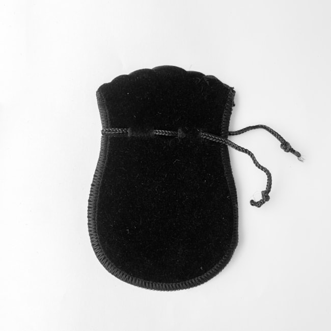 Pacote com 10 Saquinhos de Veludo Preto - 8 x 11