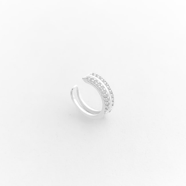 Piercing de Cartilagem Cravejado com Duas Fileiras de Zircônia