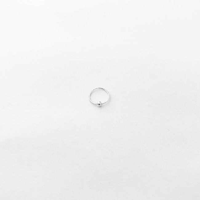 Piercing de Furo Liso com Bolinha no Fecho