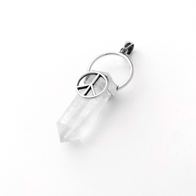 Pingente Cristal Quartzo Transparente com Símbolo da Paz