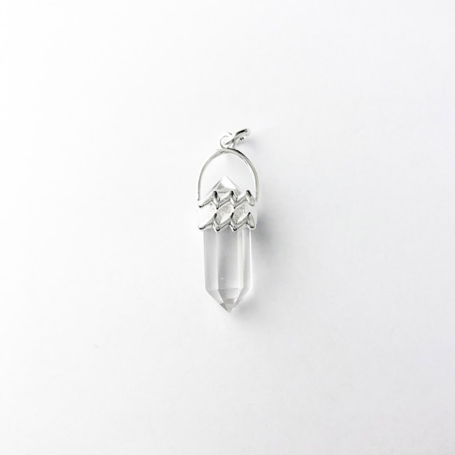 Pingente Cristal Quartzo Transparente Signo Aquário