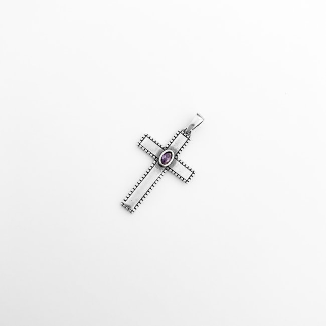 Pingente de Cruz Trabalhada com Zircônia Ametista 