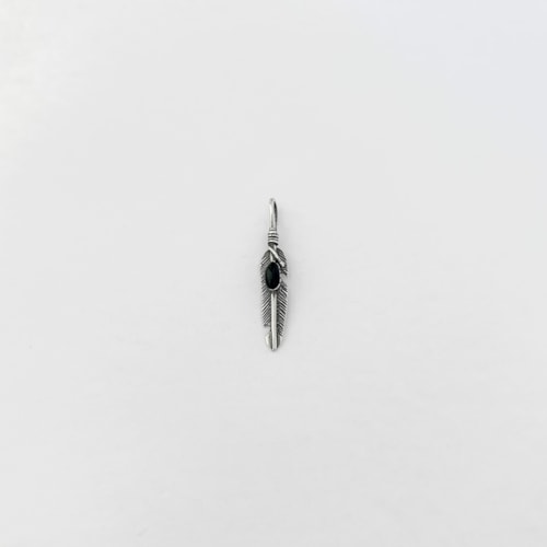 Produto Pingente de Pena Trabalhada com Pedra Ônix Resinada