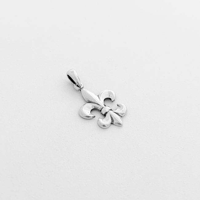 Pingente Grande de Flor de Lis
