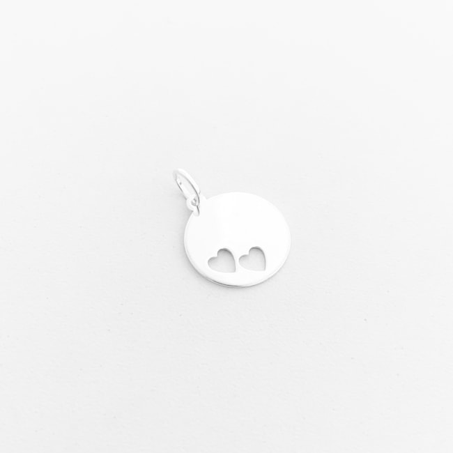 Pingente Plaquinha Lisa com Dois Corações Vazados 