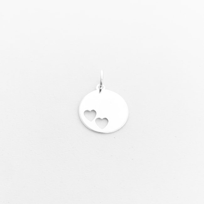 Pingente Plaquinha Lisa com Dois Corações Vazados 