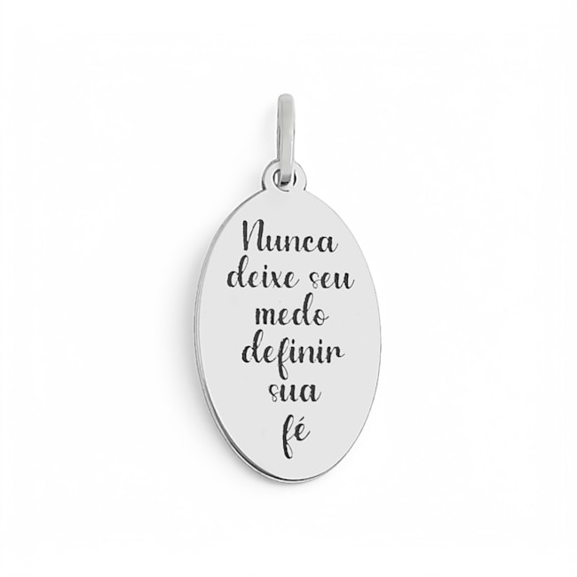 Pingente Plaquinha Oval com Frase "Nunca Deixe Seu Medo Definir Sua Fé"