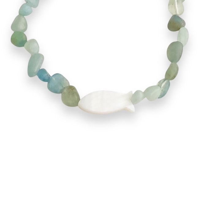 Pulseira com Pedra Água Marinha Rolada e Peixe em Madrepérola - 16cm