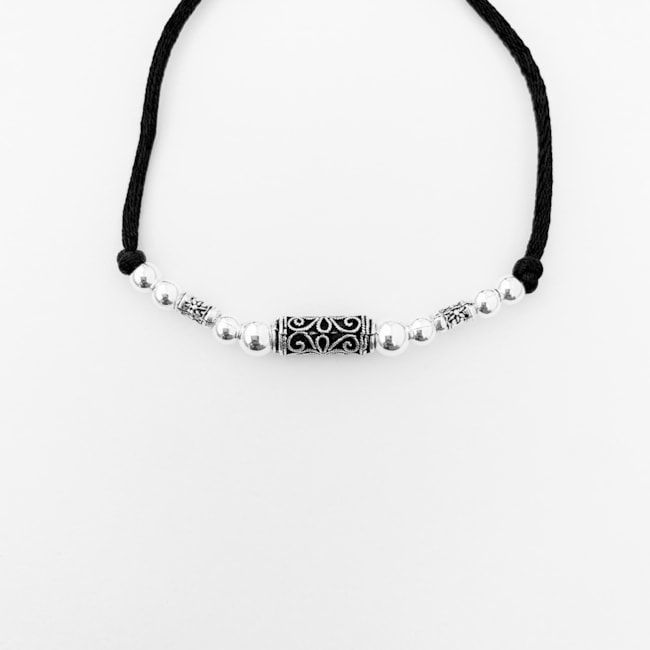 Pulseira de Cordinha Preta Trabalhada com Bolinhas e Arabescos - 26CM