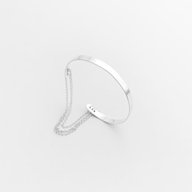 Pulseira de Mão com três Correntes