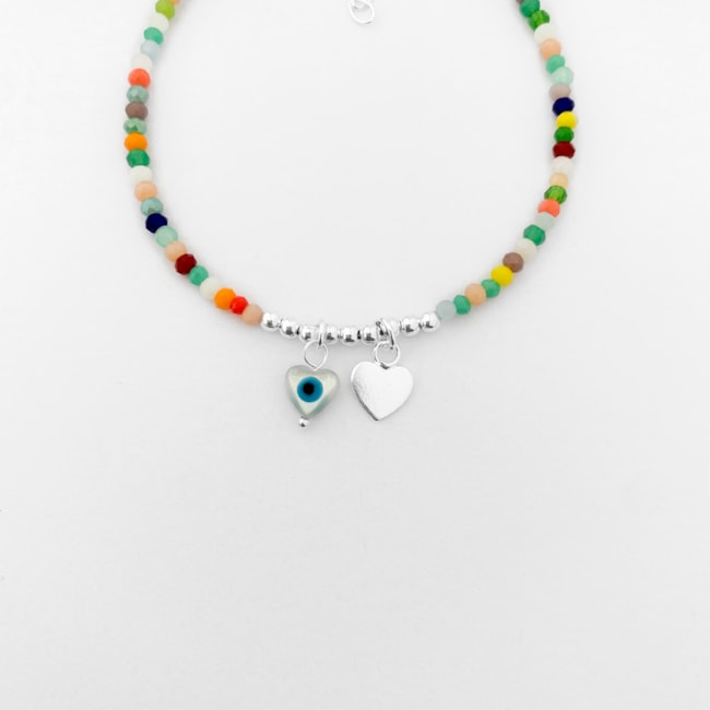 Pulseira de Pedras Coloridas com Bolinhas ao Centro e Pingentes de Coração com Olho Grego em Madrepérola - 17cm
