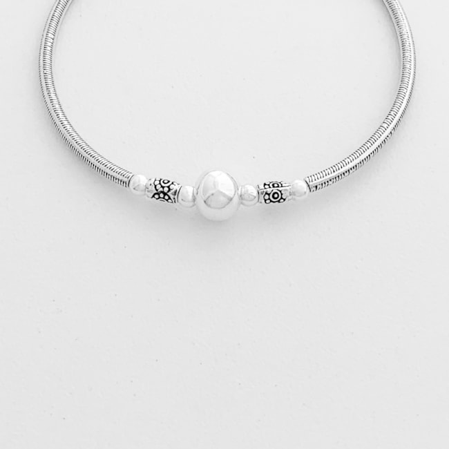 Pulseira Rígida de Bolinhas Trabalhada com Flores