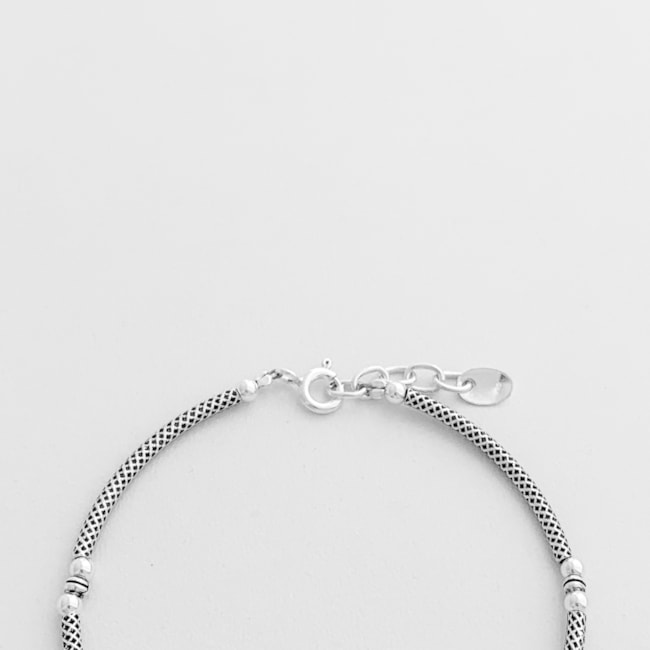 Pulseira Rígida Trabalhada com Bolinhas Alternadas