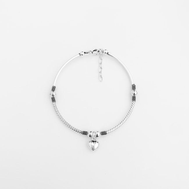 Pulseira Rígida Trabalhada com Pingente de Coração