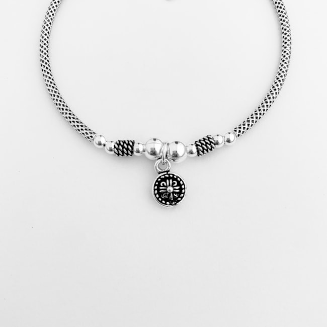 Pulseira Rígida Trabalhada com Pingente de Flor - 14cm
